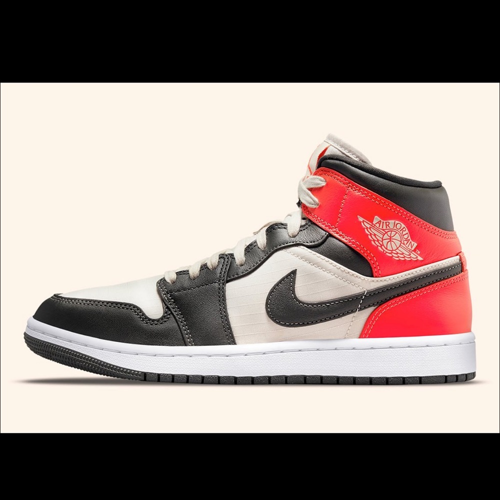 Air Jordan 1 Mid "Light Orewood Brown" Women’s Sz 6